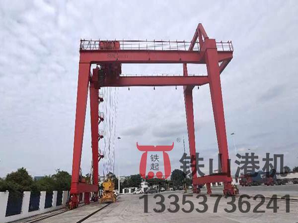 湖北唐山軌道式集裝箱龍門吊廠家軌道式集裝箱門式起重機穩(wěn)定性強